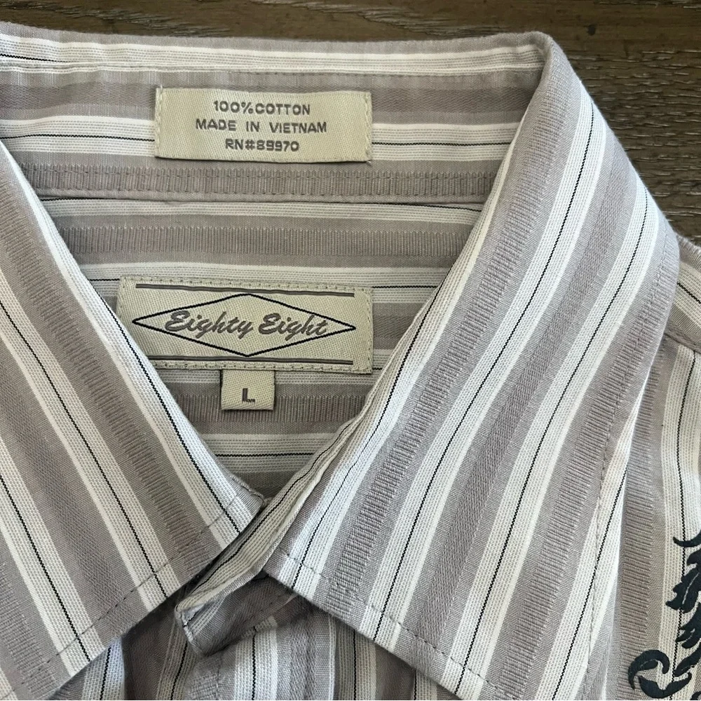 Eighty Eight Y2K Men's Gray Striped Button Down Shirt with Crest design size L - Picture 4 of 11